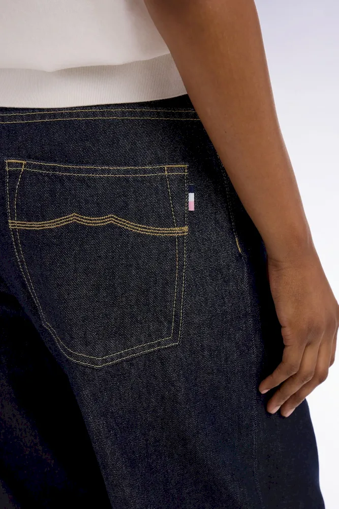 Jean en denim brut coupe droite large à revers cousu – Bild 4