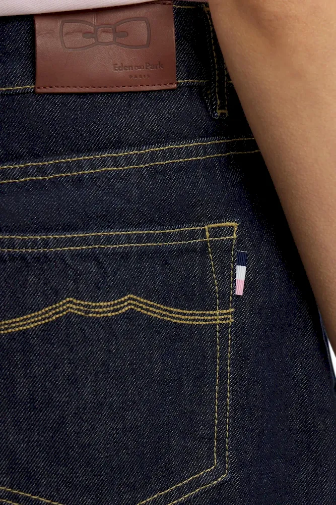 Jupe courte droite en denim brut – Bild 4