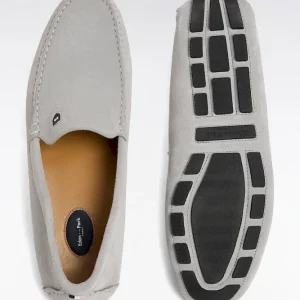 Alternative view of Mocassins en cuir suédé gris clair