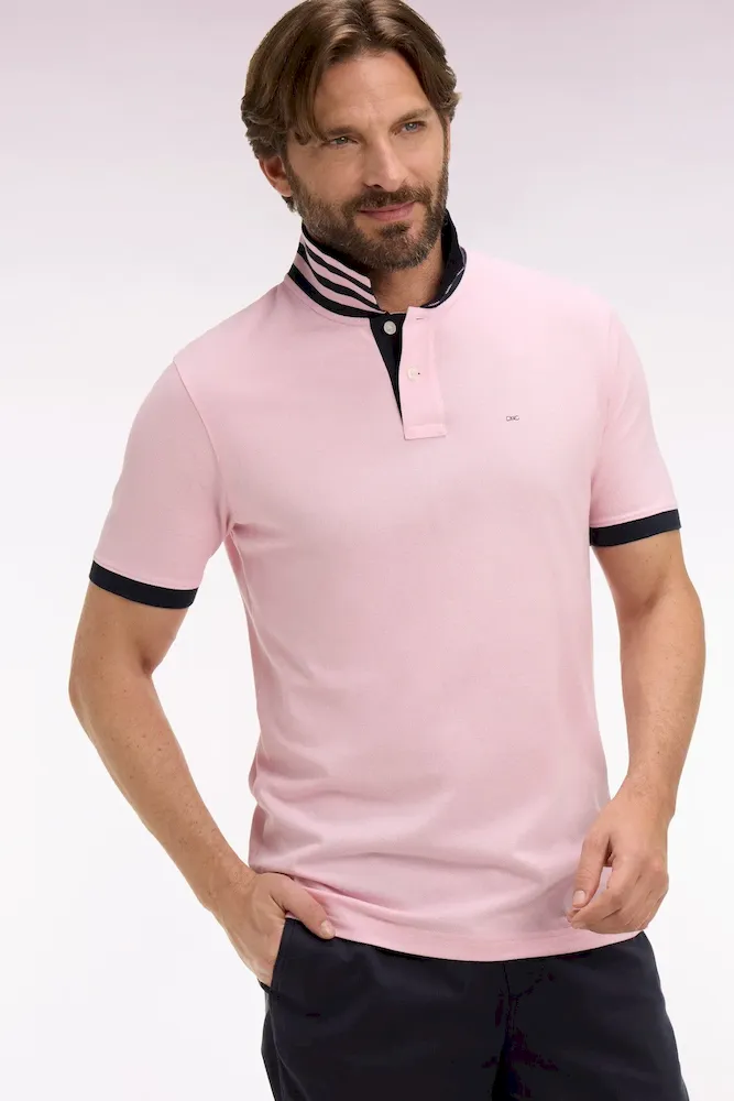 Polo manches courtes en piqué coton rose clair dessous de col rayé coupe slim