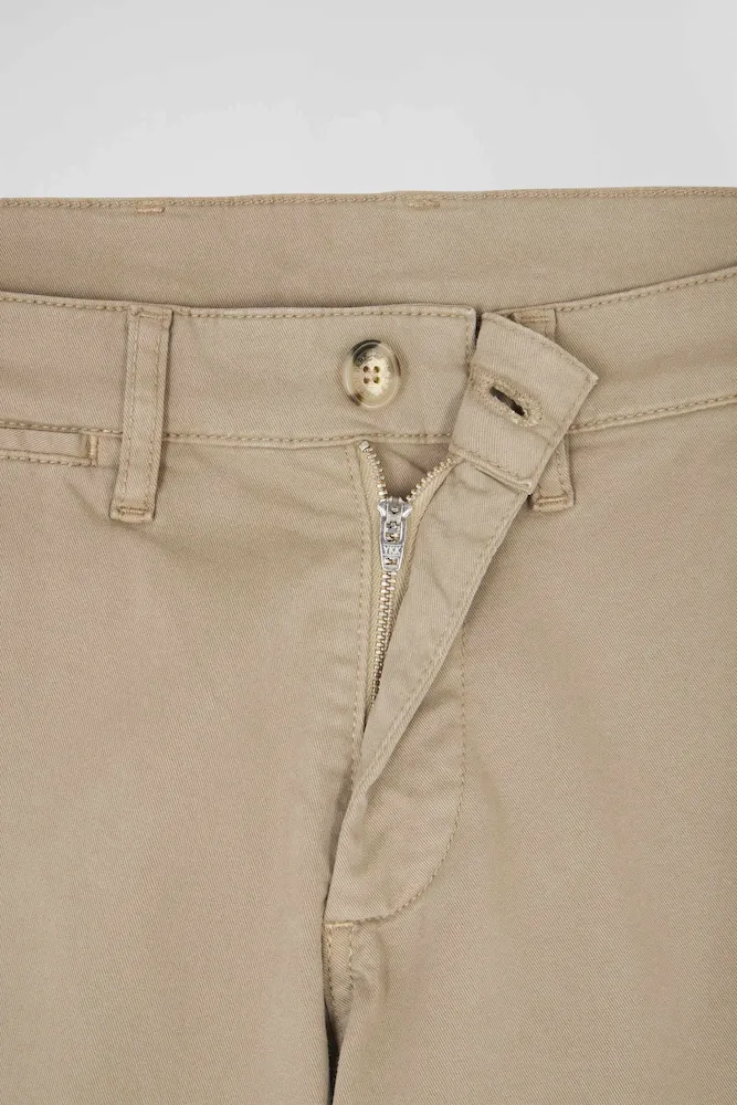 Pantalon chino beige en gabardine de coton stretch coupe Regular – Bild 7