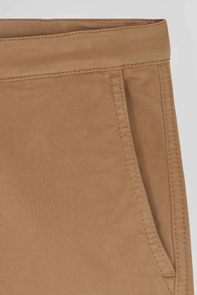 Pantalon chino marron en gabardine de coton stretch coupe Regular – Bild 9