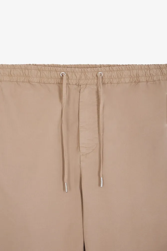 Pantalon taille élastique en coton stretch beige coupe Modern – Bild 3