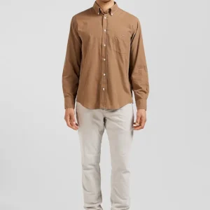 Chemise en velours côtelé uni noisette col boutonné et poche poitrine coupe Regular