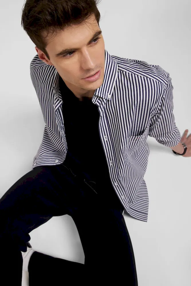 Chemise en popeline de coton rayée marine coupe Regular – Bild 3