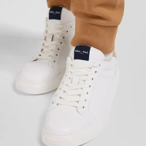 Alternative view of Paire de baskets basses en cuir blanc