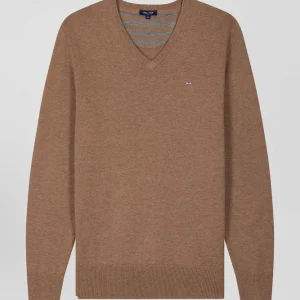 Alternative view of Pull col V en laine et coton camel demi-lune cerclée coupe Regular