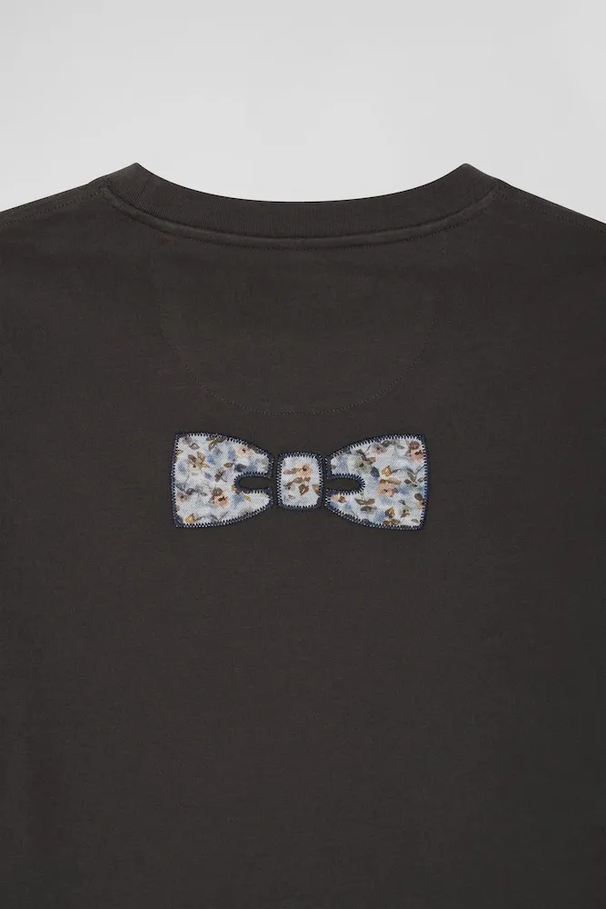 T-shirt manches longues en coton kaki patch dos imprimé fleuri coupe Regular – Bild 9