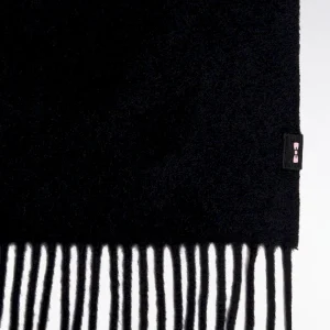 Alternative view of Écharpe frangée en laine vierge noire