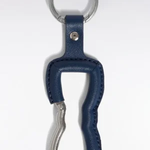 Porte-clé nœud papillon en cuir marine et métal argenté