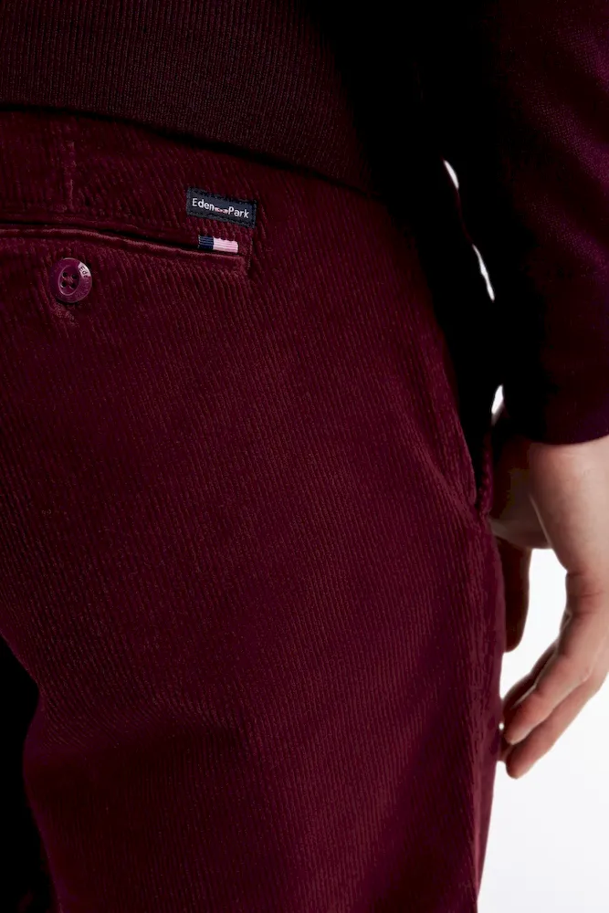 Pantalon chino sans plis en velours stretch bordeaux – Bild 4