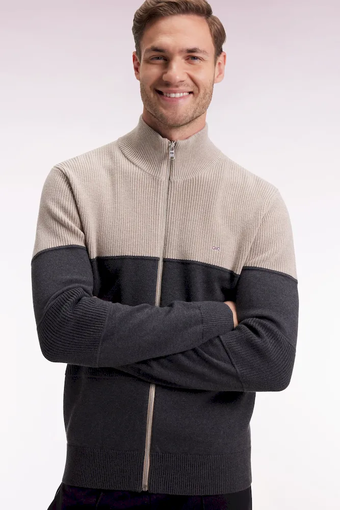 Cardigan zippé en coton bicolore beige et gris coupe droite