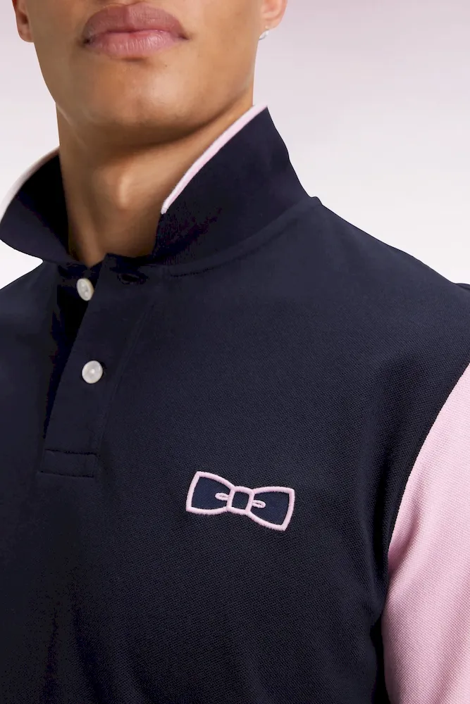 Polo à manches longues bicolore marine et rose à nœud papillon – Bild 4