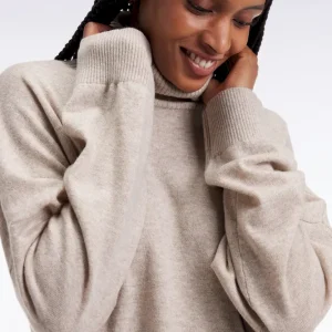 Pull à col roulé en laine et cachemire beige coupe Relaxed