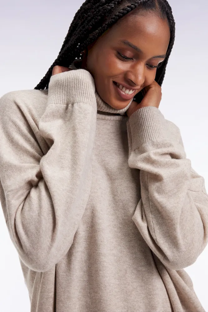 Pull à col roulé en laine et cachemire beige coupe Relaxed