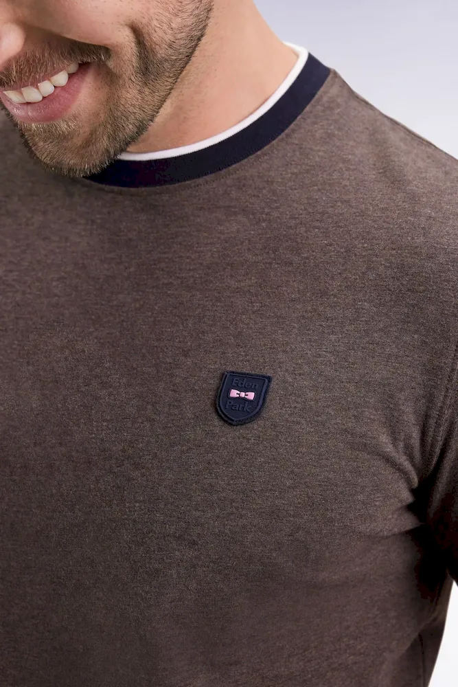 T-shirt à manches courtes en coton stretch marron coupe ajustée – Bild 4