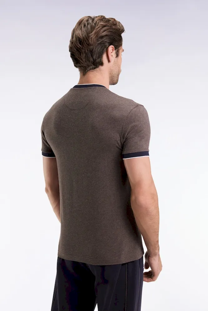 T-shirt à manches courtes en coton stretch marron coupe ajustée – Bild 6
