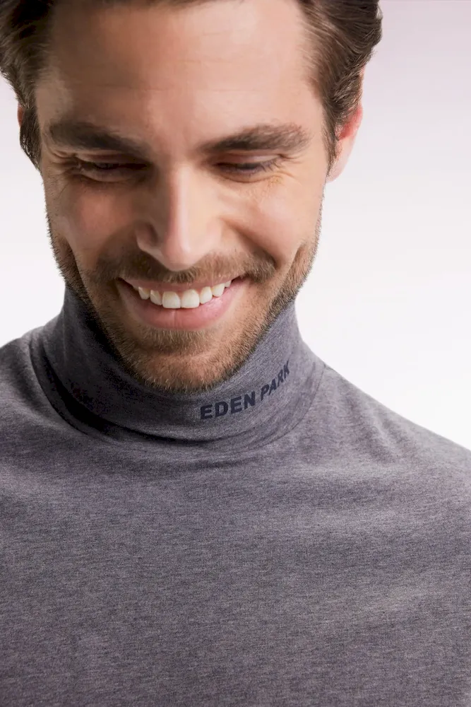 T-shirt col roulé à manches longues en coton stretch gris – Bild 4