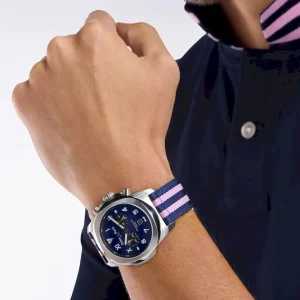 Alternative view of Montre à quartz chronographe fond bleu bracelet NATO rayé