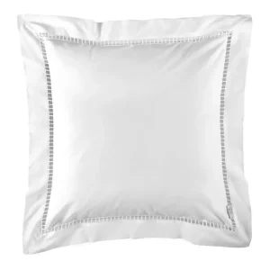 Alternative view of 2 taies d'oreiller carrés blancs - Dentelle et Crampon