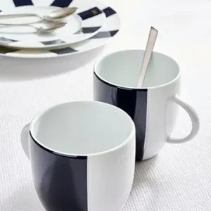 Alternative view of Set de deux mugs en porcelaine de Limoges blanche intérieur émaillé bleu