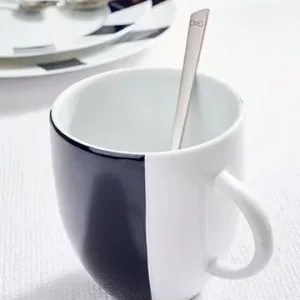 Set de deux mugs en porcelaine de Limoges blanche intérieur émaillé bleu