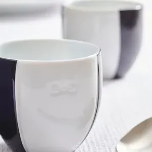 Alternative view of Duo de tasses à café en porcelaine intérieur émaillé bleu